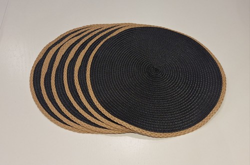 Large round table - place, mats